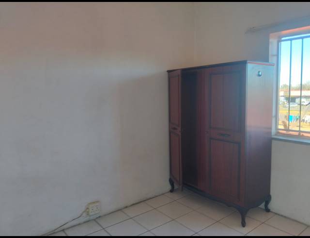 2 BEDROOM FLAT FOR SALE IN THREE RIVERS